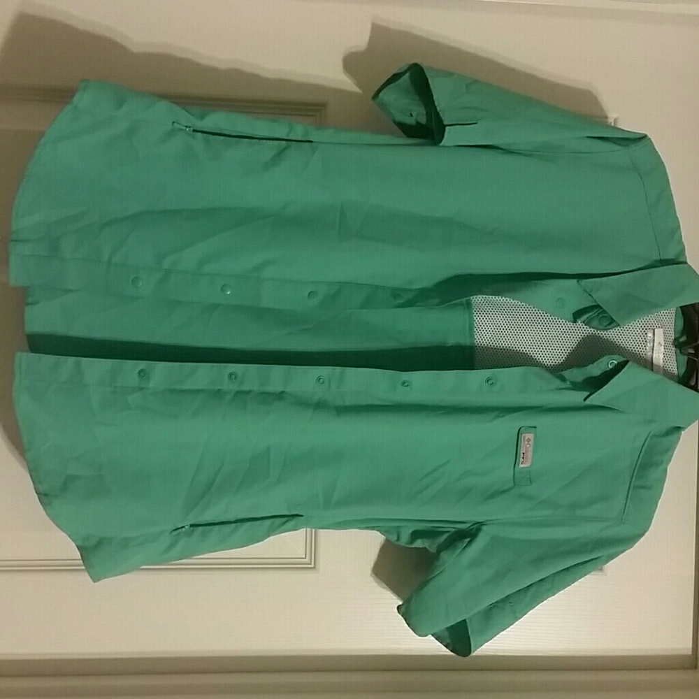Sea foam green Columbia PFG shirt